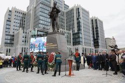 Памятник Калашникову открыли 19 сентября