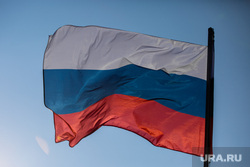 Торжественный митинг и автопробег в честь празднования дня Флага России. Сургут, флаг россии