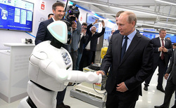 Робот Promobot прославился на всю страну после того, как поздоровался за руку с главой государства