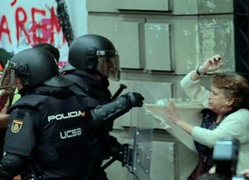 Главе испанского правительства предложили уйти в отставку из-за жестокости полицейских