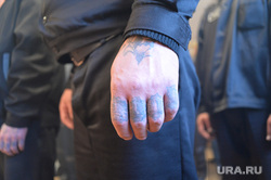 Клипарт depositphotos.com, заключенные, зона, уголовник, татуировки на пальцах, зек