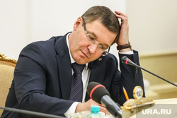 Пресс-конференция губернатора Владимира Якушева. Тюмень, якушев владимир, портрет, чешет голову