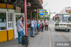 Разное. Курган, остановка, автобус, остановочный комплекс, пассажиры