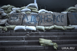 Последствия боевых действий в Мариуполе. Украина, баррикады, донбасс