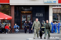 Эвакуация делового центра «Рубин» после анонимного звонка о заложенной бомбе. Екатеринбург, спецслужбы, кинологи, минирование, деловой центр рубин, улица малышева44