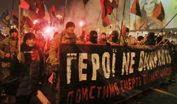 Украинские националисты стройными рядами прошлись по центру Киева
