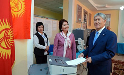 Согласно конституции, действующий президент Алмазбек Атамбаев не смог баллотироваться на очередной срок