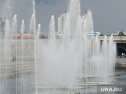 Точки продажи воды в центре Екатеринбурга, исторический сквер, фонтан, плотинка
