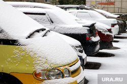 Первый снег. Екатеринбург, первый снег, парковка, автомобили