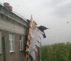 Летом ураган сорвал крышу здания хирургического корпуса