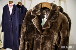 Поступившая в продажу зимняя одежда из новых коллекций екатеринбургских дизайнеров. Екатеринбург, шуба, мода