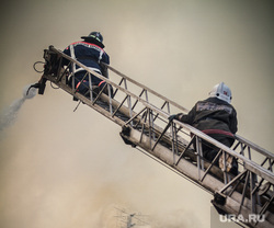 Пожар на Уралмаше. Екатеринбург, пожар, огонь, пожарная лестница