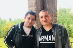 На фото гражданин Грузии Надир Салифов, более известный как Лоту Гули (справа)