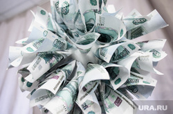 День открытых дверей в ЦБ РФ по Уральскому региону. Екатеринбург, новогодние украшения, бюджет, украшение, тысячные купюры, инфляция, бумажные изделия, казнокрадство, растрата, деньги