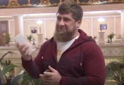 Чеченский лидер решил передарить подарок