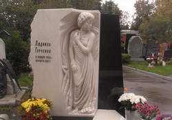 Могила Людмилы Гурченко на Новодевичьем кладбище