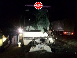 Автобус со школьниками из Екатеринбурга врезался в грузовик под Ярославлем. Пострадали 16 детей. ФОТО