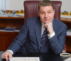 Генеральный директор АО «ДСК «АВТОБАН» Алексей Андреев решился на строительство трассы