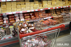 ТЦ Парус (Метрополис) Курган, колбаса, сосиски, тележка, сыр, мясные продукты