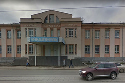 На сайте клиники указан адрес «Куйбышева, 42» — там, где раньше были бани