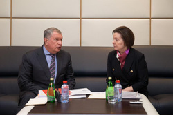 Наталья Комарова и Игорь Сечин встретились в Ханты-Мансийске