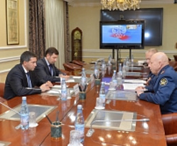 Губернатор Ямала провёл рабочую встречу с начальником УФСИН РФ по ЯНАО Александром Новиковым