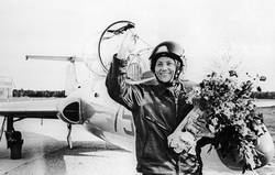 Попович первой из женщин-летчиков преодолела скорость звука