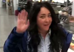 Лолита Милявская танцевала в американском аэропорту