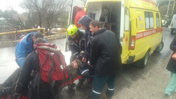 Мужчине помогли члены спасательного отряда