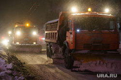 Ночная уборка улиц от снега. Екатеринбург, уборка снега, чистка дороги, коммунальные службы