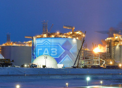 Резервуары для газа на заводе «Ямал СПГ» выглядят как банка сгущенки.