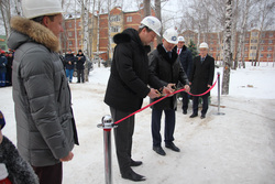 Максим Медведев и Анатолий Иванов открывают новый энергетический объект в Урае