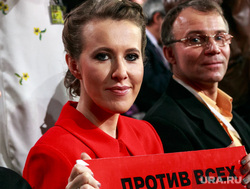 Ежегодная итоговая пресс-конференция президента РФ Владимира Путина. Москва, плакаты, собчак ксения, против всех, вопросы путину