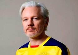 Главный редактор портала WikiLeaks опубликовал фото с спортивной форме сборной Эквадора по футболу