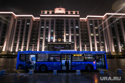 Предновогодняя Москва. Иллюминация. Москва, госдума, автобус, общественный транспорт, новый год, вечерняя москва