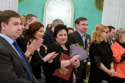 Экс-гендиректору АТН Галине Левочкиной досталась почетная грамота от губернатора. «Вторая!», — говорила Левочкина на балу
