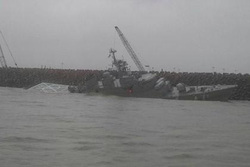 Но власти страны утверждают, что судно получило лишь незначительные повреждения