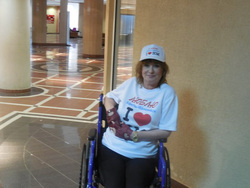 Виктория Швецова — активный человек, не желающий сидеть в инвалидном кресле. В тот злополучный день она направилась в храм на костылях