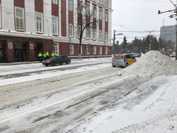 Пермяки заподозрили, что ночью город не убирали от снега