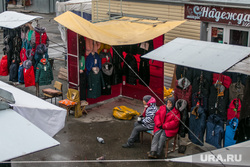 Центральный городской рынок. Курган, центральный рынок, торговые ряды, скучающие продавцы