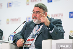 VIII Гайдаровский форум, второй день. Москва, портрет, артемьев игорь, жест рукой