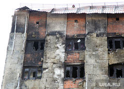 Обшивка 80 тюменских домов сгорела в руках экспертов. В зоне риска школы и детсады