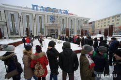 У ТЦ "Пассаж" открыли экспресс-скульптор Pin Art 3D. Екатеринбург, очередь , тц пассаж, толпа