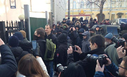 Нападения на российские офисы в Киеве начались в субботу, 17 февраля