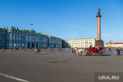 Санкт-Петербург, эрмитаж, туристы, дворцовая площадь, александрийская колонна, зимний дворец, карета, санкт-петербург, туризм