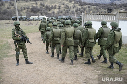 Неопознанные войска в Крыму. Украина. Севастополь, колонна, автоматчик, войска, крым, украина, строй, вежливые люди, солдат