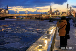 Зимняя Москва, снег, набережная, зима, город москва, кремль, зарядье, большой москворецкий мост, москва-река