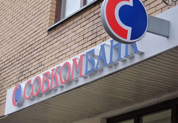 Женщина разделась догола и забралась на стол в одном из отделений банка