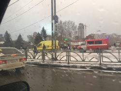 К месту ЧП стянули пожарных и врачей