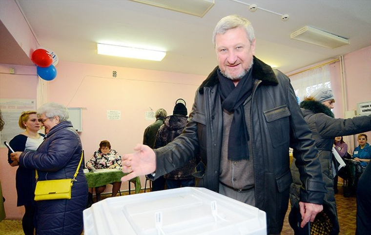 Сергей Муратов порадовался наплыву избирателей на участках